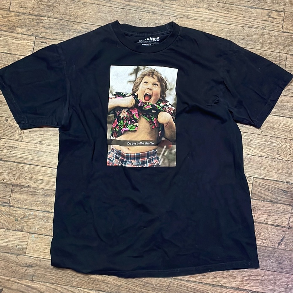 GOONIES Chunk truffle shuffle black t shirt YOUTH large 80s retro